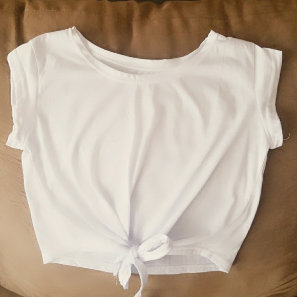 👕White Crop Top👕 - Picture 3 of 3